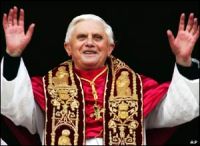 Ватикан: папа наконец-то заметил елку!