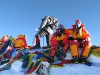 Власти Непала запретили обнажаться на Эвересте