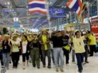Демонстранты закрыли все аэропорты Бангкока
