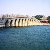 	 Самый длинный в мире крытый пешеходный мост построен в центральном Китае 