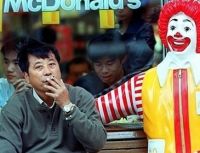  Власти Китая разрешили курить в ресторанах и барах