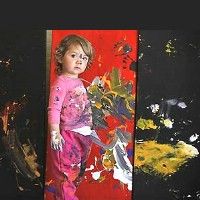Абстрактные картины двухлетнего ребенка выставлены в галерее 