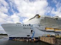 Крупнейший в мире лайнер "Oasis of the Seas" совершит первый круиз в декабре