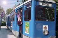 Нидерланды: в Амстердаме туристов заселяют в трамвай