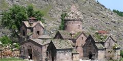 Средневековому армянскому монастырю угрожает оползень