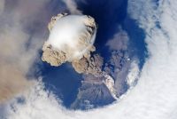 Авиасообщение в Европе прервано из-за извержения вулкана