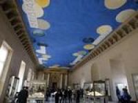 Франция: в Лувре появилось еще одно современное произведение