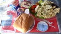 Питание на борту американских авиалиний опасно для здоровья
