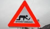 Румыния: в городе Печика появился "пьяный" дорожный знак