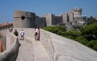 Туристка выжила после падения с крепостной стены Дубровника