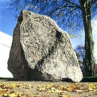 Вандалы повредили уникальный памятник в Дании