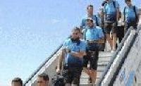Футболисты "Барселоны" просят, чтобы в полетах их обслуживали только девушки