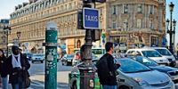 В Париже можно вызвать такси из специального автомата