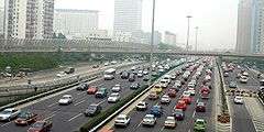 Власти Пекина борются с засильем автотранспорта