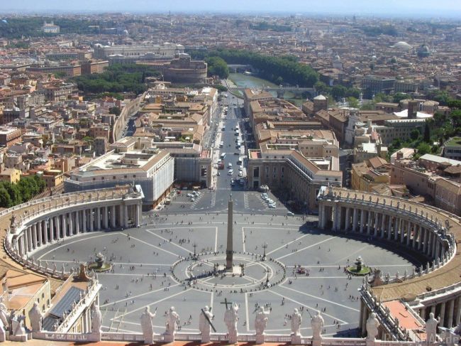 Рекордный поток туристов в Ватикане