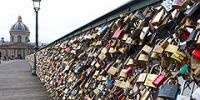 «Замки любви» обрушили парижский мост