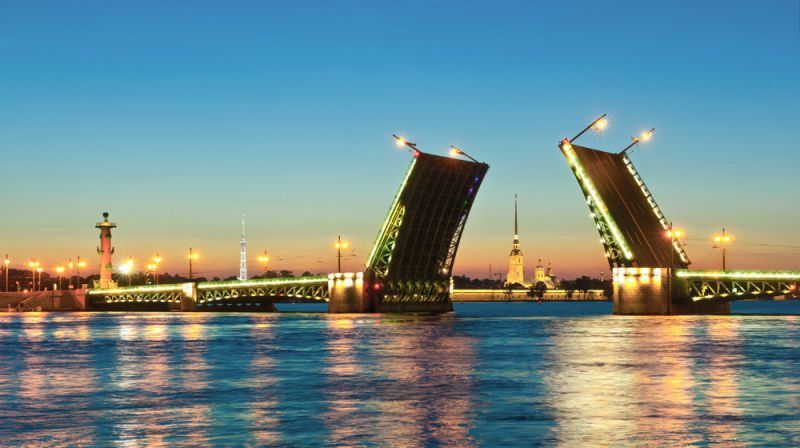 В Санкт-Петербурге уже начали разводить мосты