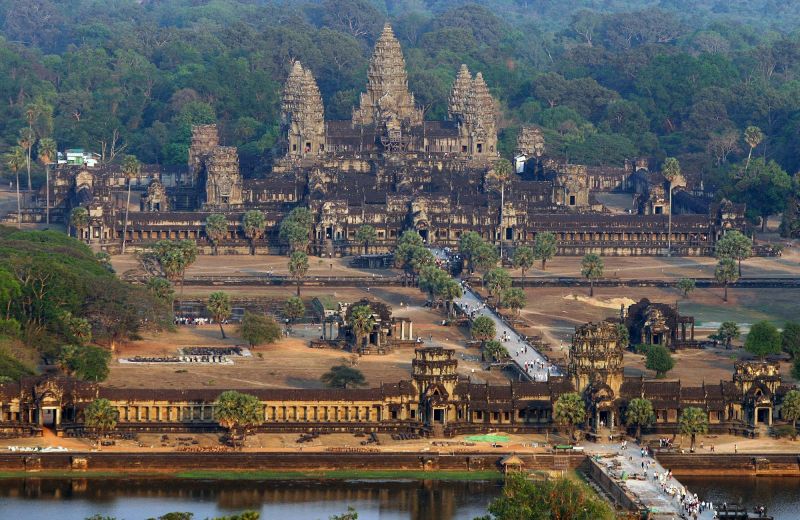 Туристам запретили брать еду в храм Ангкор-Ват 
