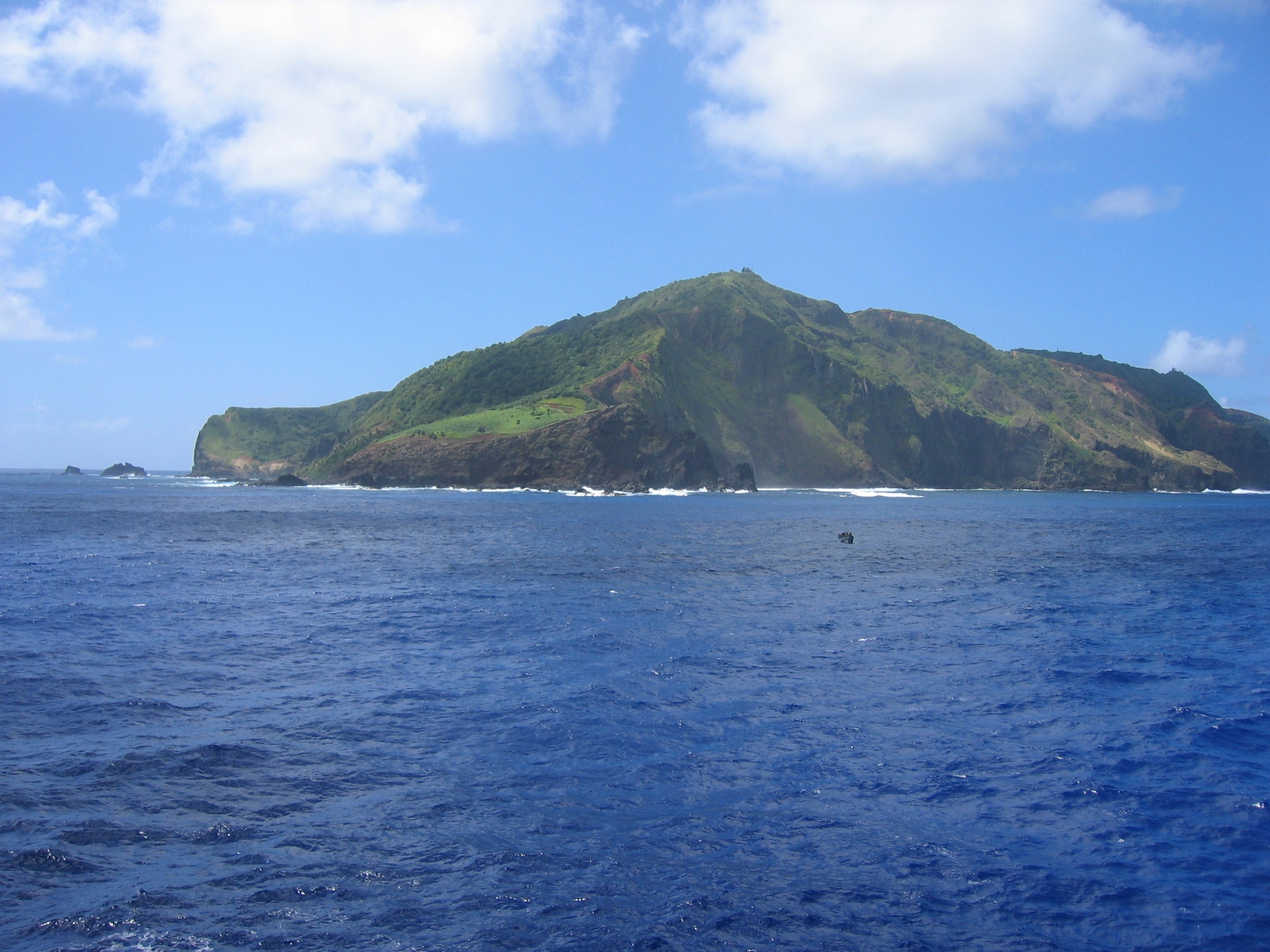 Approaching Pitcairn Island - Питкэрн фото #3180