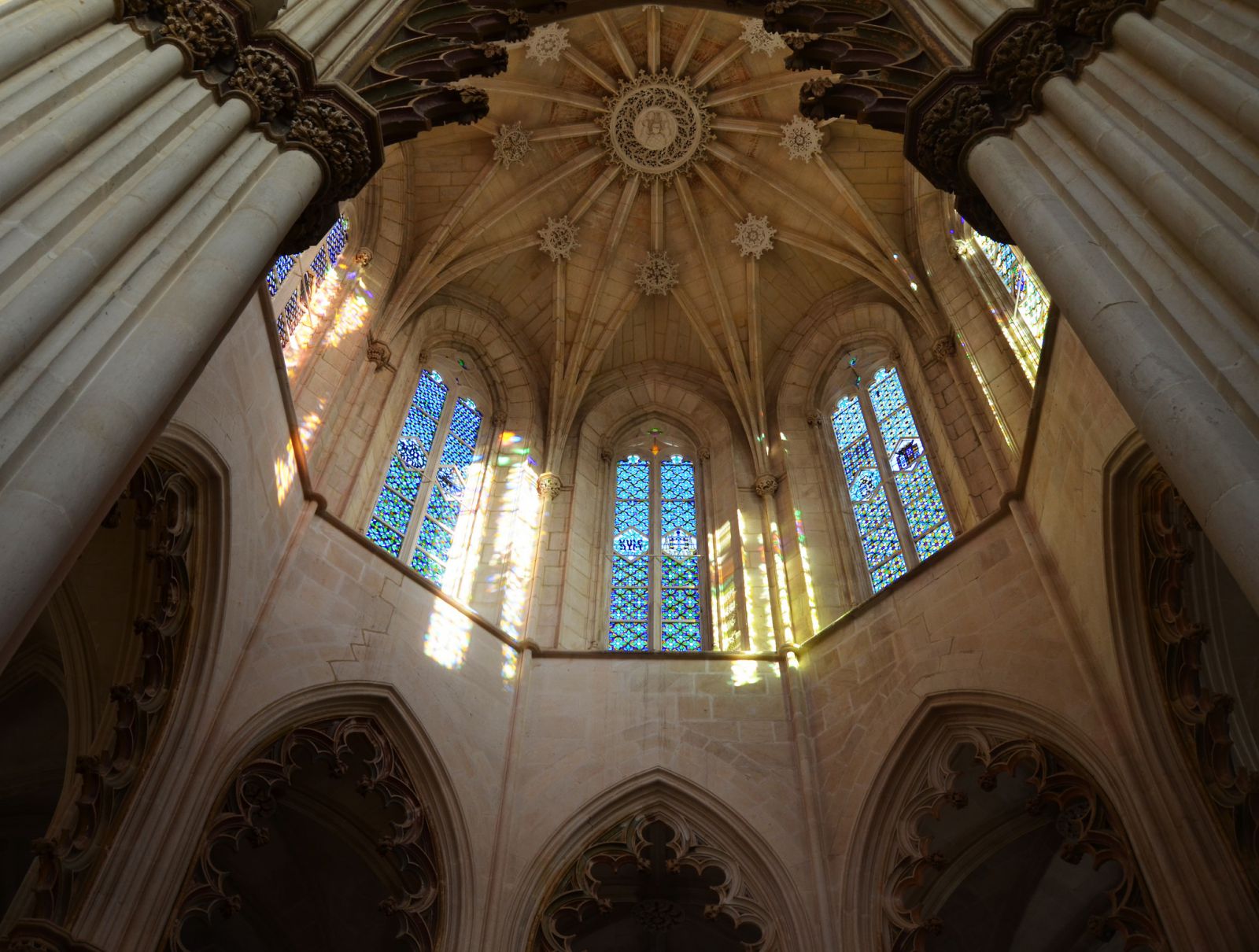 Купол монастыря Санта-Мария-да-Витория в Баталья - Баталья, Португалия фото #32794