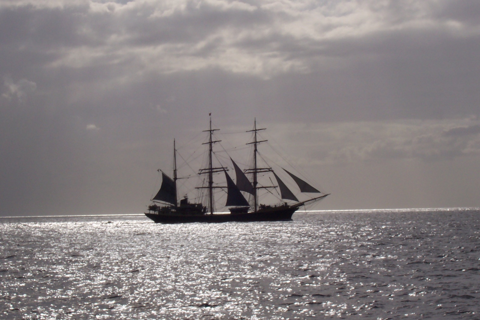 Парусная яхта в водах Сен-Винсента - Сент-Винсент, Сент-Винсент и Гренадины фото #8947