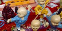 Китай: лжемонахи продавали туристам поддельные сувениры