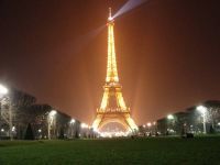 Символ Парижа преподнес новогодний сюрприз
