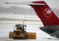 Снег накрыл аэропорты Москвы и Хабаровска