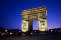 Туристы Парижа уподобились мотылькам