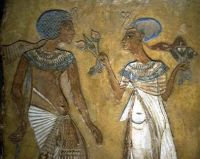 Царица Нефертити устала от путешествий