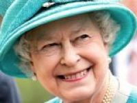 Королеву Англии назвали гламурной женщиной года