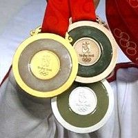 Памятные медали, посвященные олимпийскому огню Игр-2008, поступили в продажу в Китае