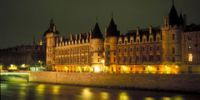 Туристы могут заказать бесплатные экскурсии по Парижу