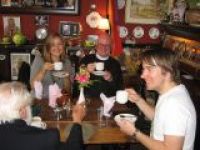 В Британии за неправильное чаепитие начали выгонять из кафе