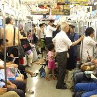 В вагонах пекинского метро начали устанавливать цифровые телевизоры