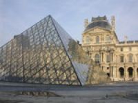 Франция: в 2007 году Лувр посетили более восьми миллионов туристов 