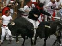 Туристы съехались в Испанию на бега с быками