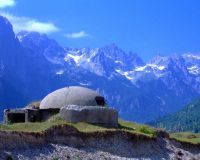 Албанские "бетонные грибы" станут современными экоотелями