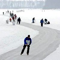 Долгая дорога по льду чешского озера