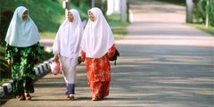 Фанатики в Бангладеш запретили женщинам ходить по некоторым улицам