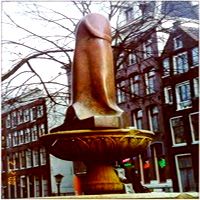 Фонтан из пенисов – новый проект скандального скульптора