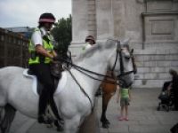 Великобритания запретила туристам фотографировать полицейских