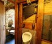 Германия: в романтичном отеле гостей пугают в туалете
