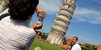 Итальянские студенты не пускают туристов на Пизанскую башню