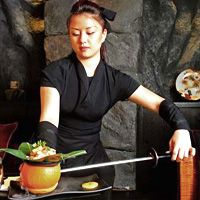 Японцы предлагают ужин в компании ниндзя