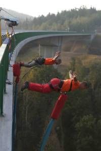 Прыгните с моста в чешском Хомутове