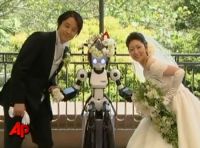 В Японии свадебную церемонию провел... робот! (ВИДЕО)