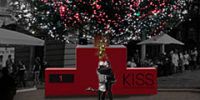 В Лондоне можно зажечь рождественскую елку с помощью поцелуев