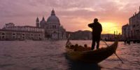 Венеция защищает свои гондолы