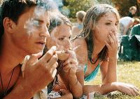 Больше половины испанцев против курения на пляжах